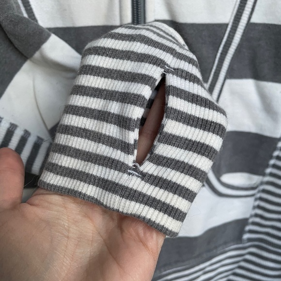 Lululemon Scuba hoodie SZ: 6 - Picture 3 of 6